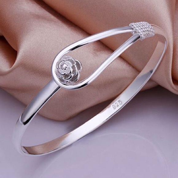 Silver Alloy Flower Bangle - Picture 3 of 5